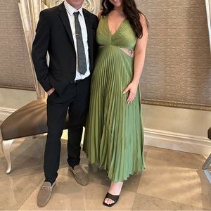 Abercrombie & Fitch Olive Green Pleated V‑Neck Maxi Dress